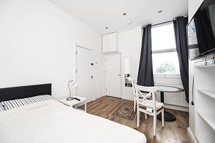 Studio To Rent In Finchley Road, Temple Fortune, London, NW11