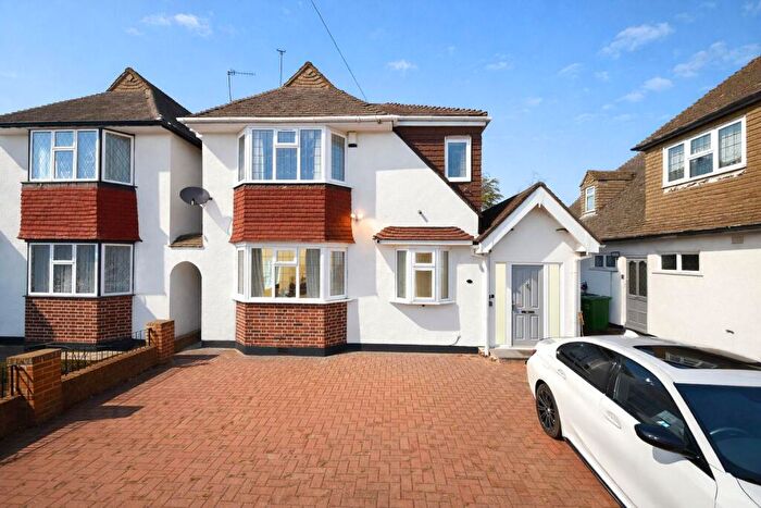 5 Bedroom Link Detached House To Rent In Portland Avenue, New Malden, KT3