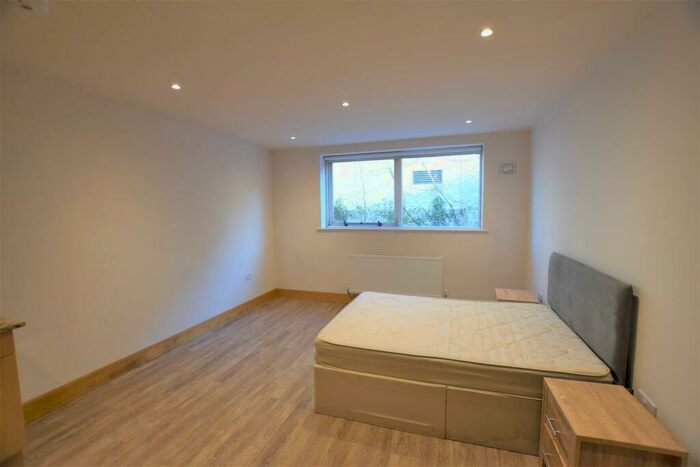 Flat To Rent In Colindale Avenue, Colindale, NW9