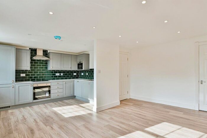 2 Bedroom Apartment For Sale In High Street, Poole, BH15