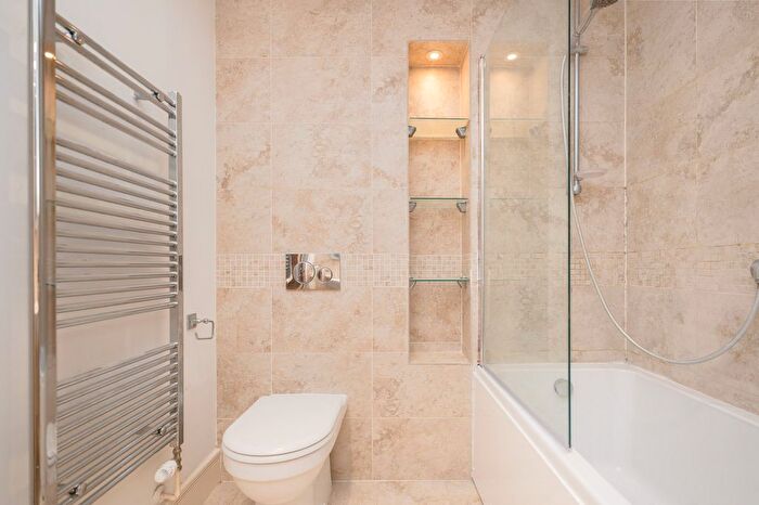 2 Bedroom Flat To Rent In Albury Road, Guildford, Surrey, GU1