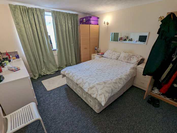 8 Bedroom Semi-Detached House To Rent In St. Peters Road, Reading, Berkshire, RG6