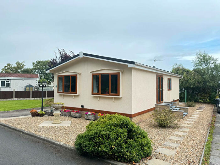 2 Bedroom Park Home For Sale In Third Avenue - Woodside Park - Stalmine -, FY6