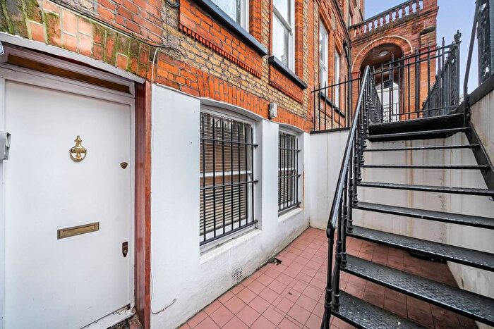 1 Bedroom Flat To Rent In Courtfield Road, South Kensington, London, SW7