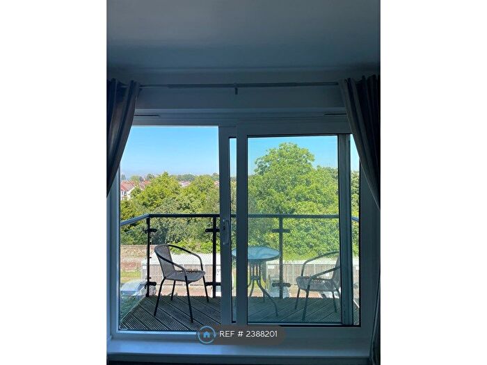 2 Bedroom Flat To Rent In Gisors Road, Southsea, PO4