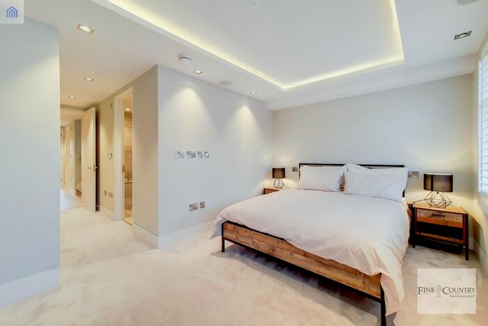 2 Bedroom Flat To Rent In John Street, London, WC1N