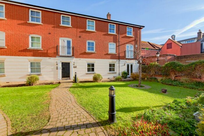 2 Bedroom Flat To Rent In William Hunter Way, Brentwood CM14