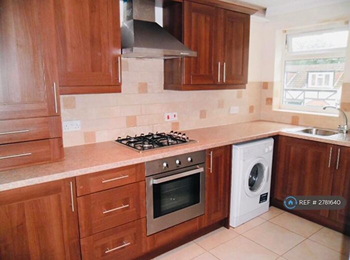 2 Bedroom Flat To Rent In Richmond Park Road, Bournemouth, BH8