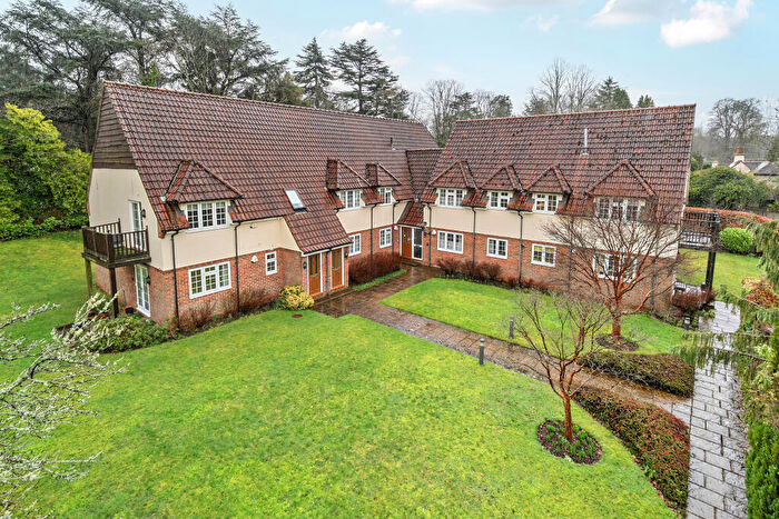 3 Bedroom Flat For Sale In The Close, Farnham, GU9