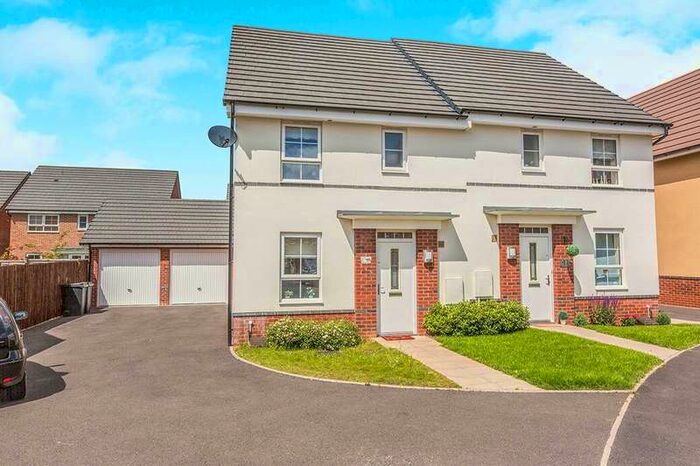 3 Bedroom Semi-Detached House To Rent In Rounds Road, Worcester, WR5