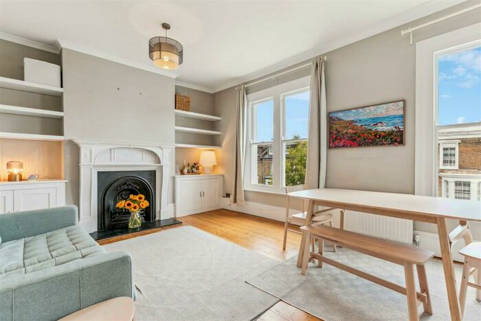 2 Bedroom Flat To Rent In Chaucer Road, Herne Hill, SE24