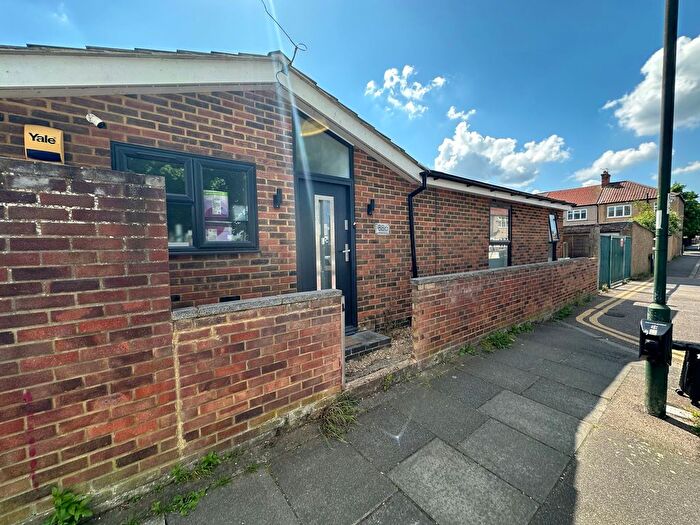 1 Bedroom Detached House To Rent In Abbotts Road, Mitcham, CR4