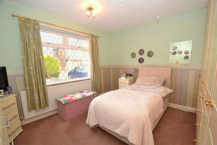 2 Bedroom Semi-Detached Bungalow For Sale In New Park Road, Queensbury, BD13