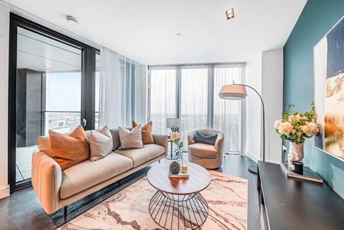 2 Bedroom Flat To Rent In Amory Tower, Marsh Wall, E14