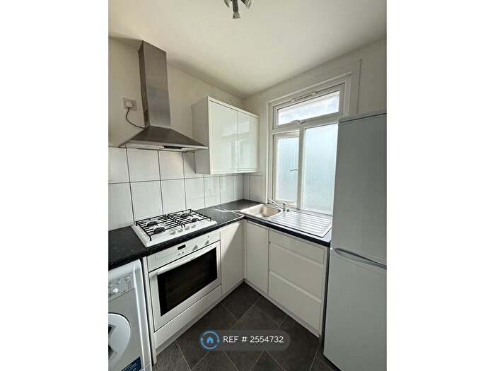 4 Bedroom Flat To Rent In Hounslow, Hounslow, TW3