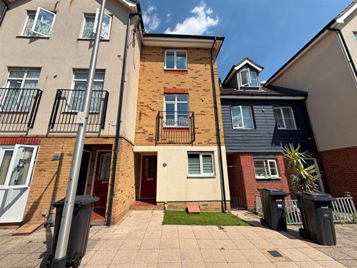 4 Bedroom House To Rent In Blackthorn Road, Ilford, IG1