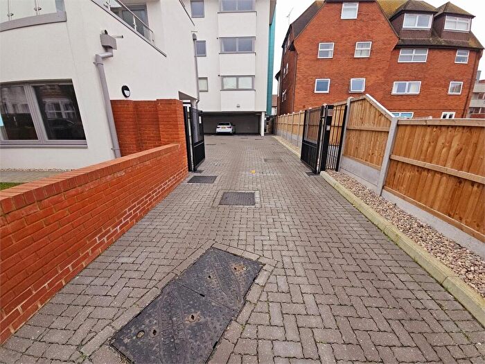 1 Bedroom Apartment For Sale In The Broadway, Leigh On Sea, Leigh On Sea, SS9