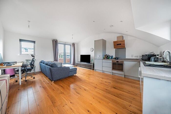 1 Bedroom Flat For Sale In Courtlands, Maidenhead, SL6