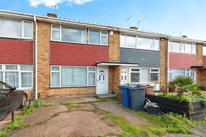 3 Bedroom Terraced House For Sale In Byron Gardens, Tilbury, Essex, RM18