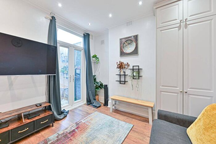 1 Bedroom Flat To Rent In Birchanger Road, Norwood, London, SE25