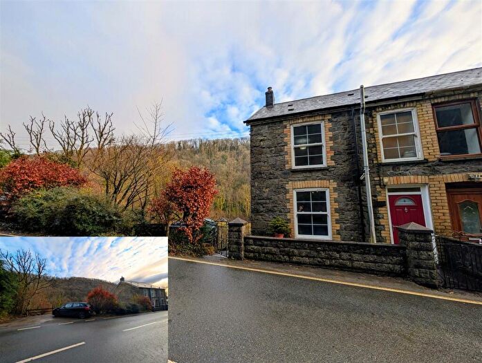 2 Bedroom Semi-Detached House For Sale In Bronwydd Arms, Carmarthen, SA33