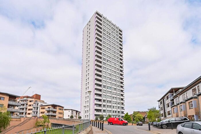 2 Bedroom Flat For Sale In Rainhill Way, , Bow, London, E3
