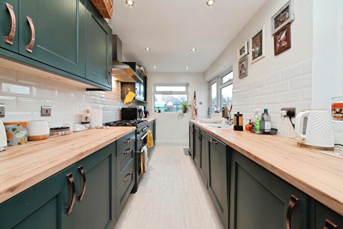 3 Bedroom Terraced House For Sale In Desmond Avenue, Hull, HU6