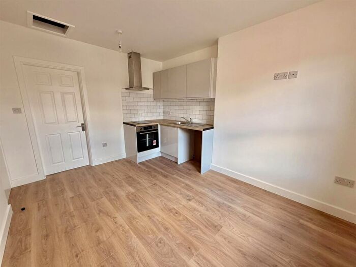 1 Bedroom Apartment To Rent In High Street, Studley, B80