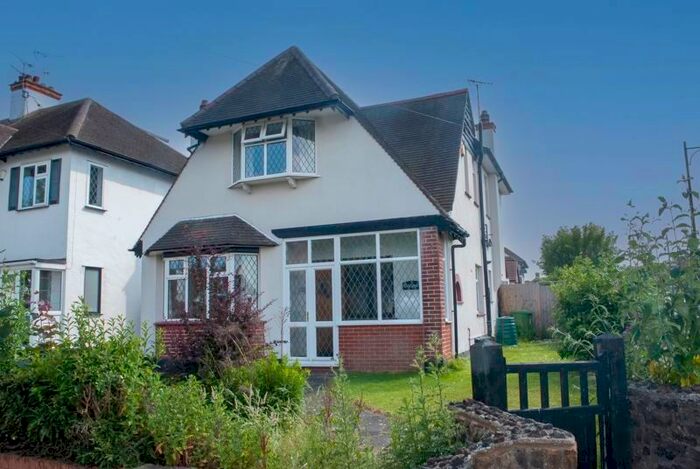 3 Bedroom Detached House To Rent In Bridgwater Drive, Westcliff-On-Sea, SS0