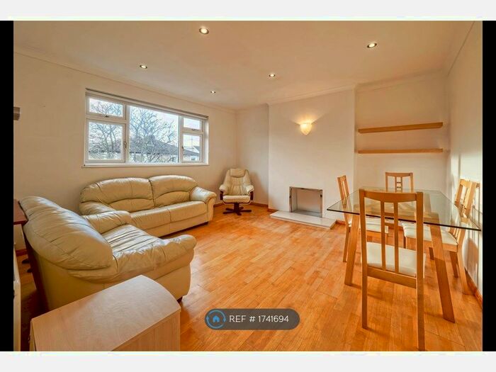 2 Bedroom Flat To Rent In Lichfield Grove, London, N3