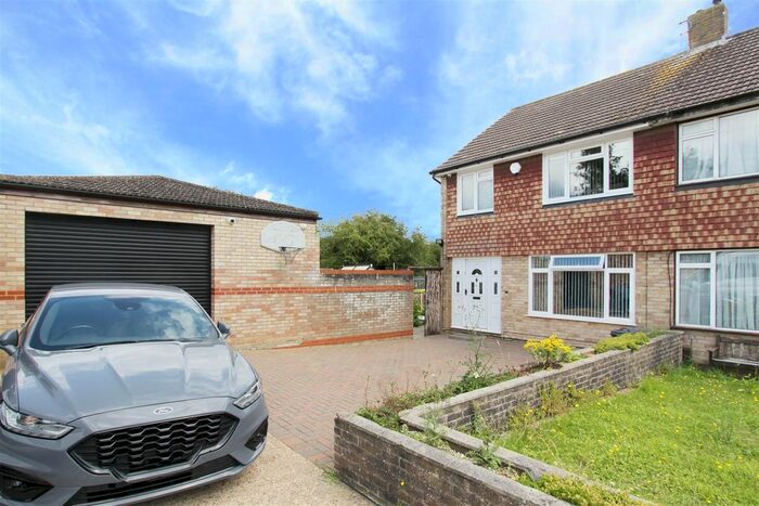 4 Bedroom Semi Detached House For Sale In Kendal Close, North Hayes, UB4