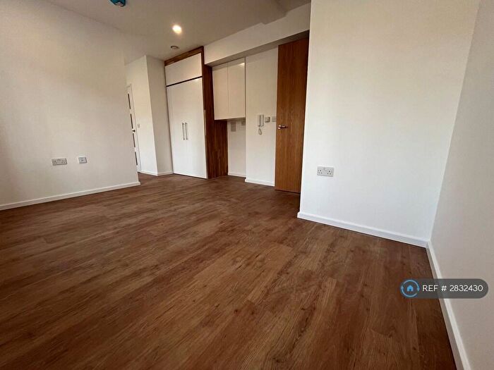 Studio To Rent In The Grid, Leatherhead, KT22