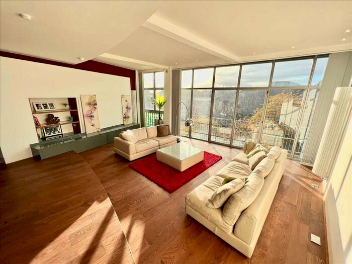 1 Bedroom Apartment To Rent In Ingram Street, Glasgow, G1