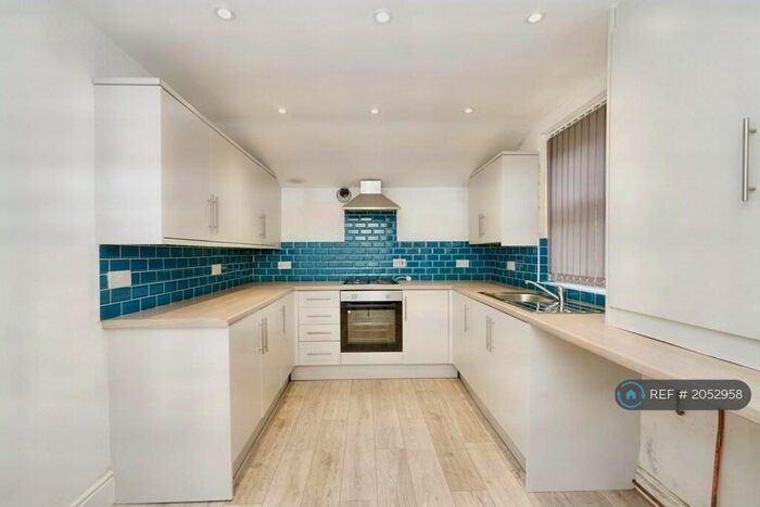 3 Bedroom Semi-Detached House To Rent In Oak Bank Avenue, Manchester, M9