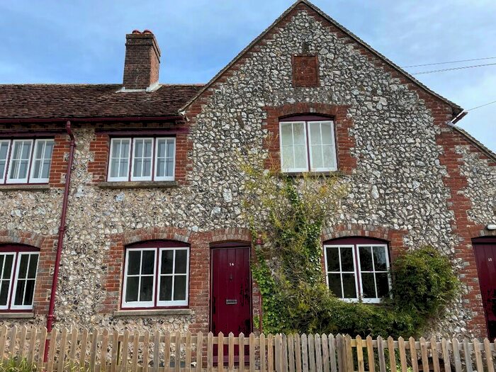 3 Bedroom Terraced House To Rent In Church Hill, BN18