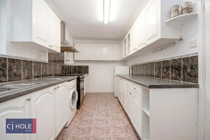 3 Bedroom Semi Detached House To Rent In Fonthill Road, Southmead, Bristol, BS10