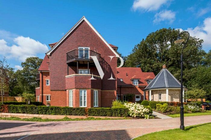 2 Bedroom Apartment To Rent In Woburn Cottage, Sassoon Drive, Barnet, EN4