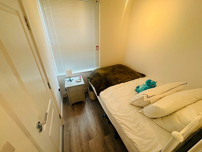 1 Bedroom Flat To Rent In Rita Road, London, SW8
