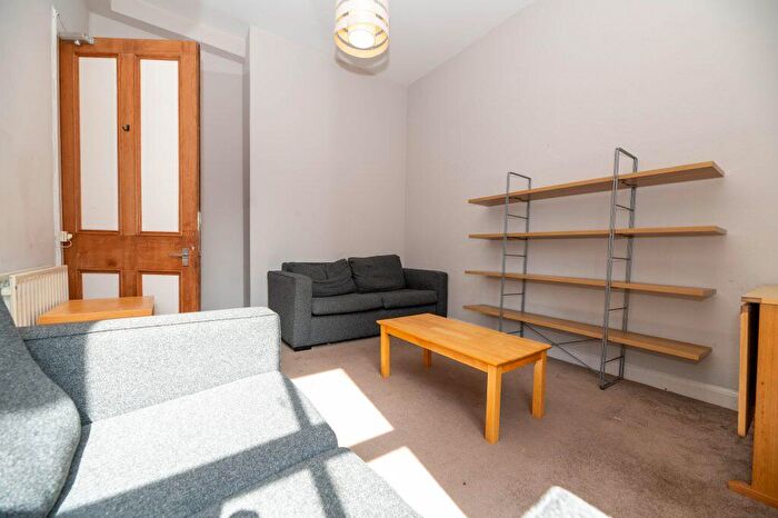 4 Bedroom Flat To Rent In L – Leven Street, Edinburgh, EH3