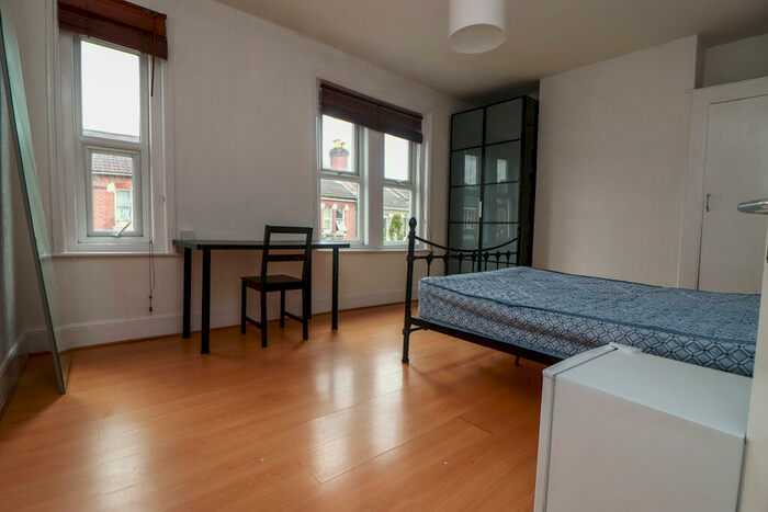 5 Bedroom Flat To Rent In Five Double Bedroom Flat - Student/Sharers, SO15