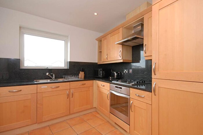 3 Bedroom Flat To Rent In Palgrave Gardens, Baker Street, London, NW1