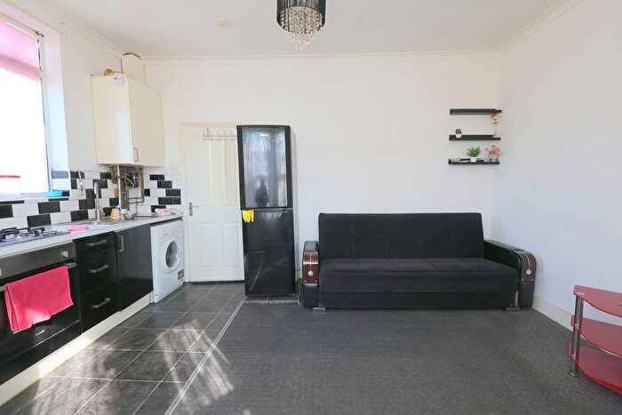 3 Bedroom Flat To Rent In Knox Road, London, E7