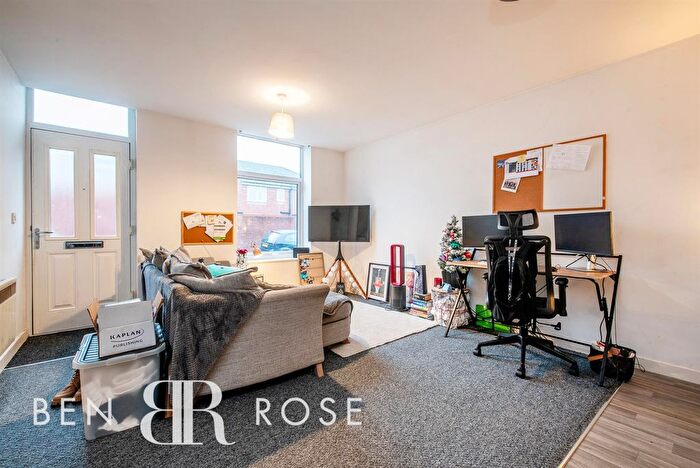 3 Bedroom End Of Terrace House For Sale In Hewitt Street, Leyland, PR25