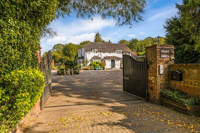 5 Bedroom Detached House For Sale In Heathbourne Road, Bushey, WD23
