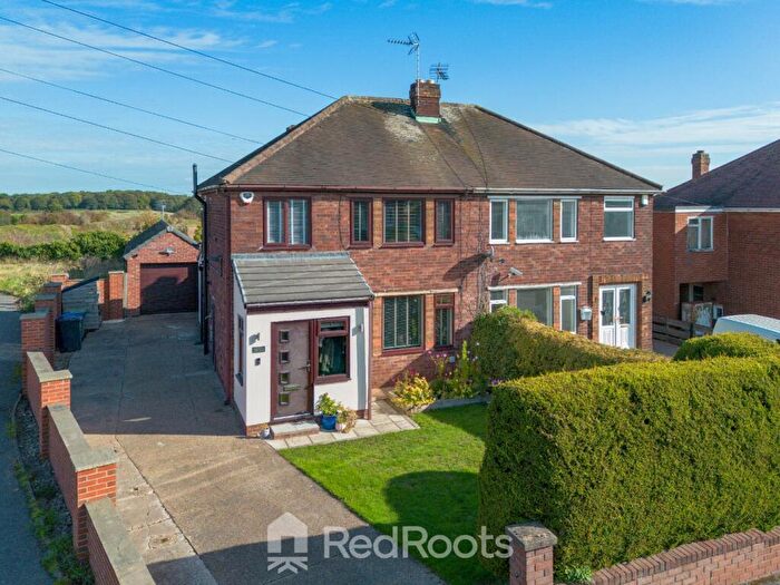 3 Bedroom Semi-Detached House For Sale In Stonecross Drive, Sprotbrough, Doncaster, DN5