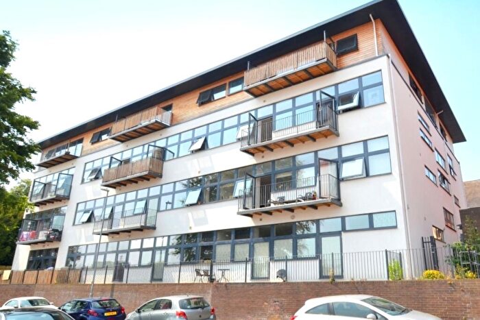2 Bedroom Flat To Rent In Queen Street, Wellingborough, Northamptonshire, NN8
