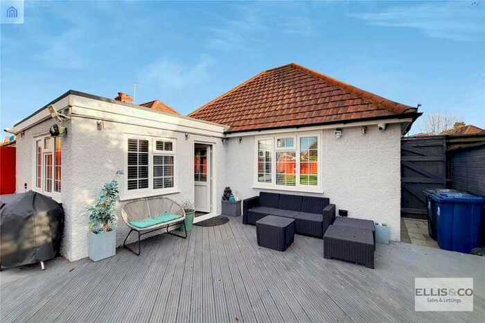 3 Bedroom Bungalow To Rent In Bengarth Road, Northolt UB5