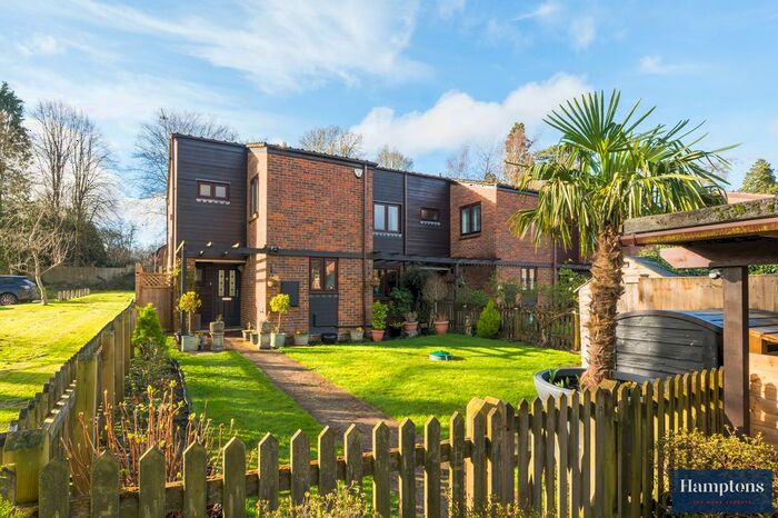 4 Bedroom End Of Terrace House For Sale In Spring Close, Chesham, HP5