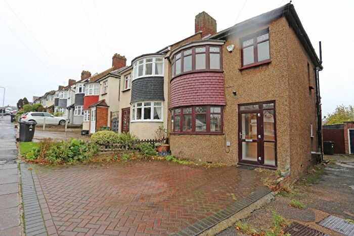 3 Bedroom Semi Detached House To Rent In Cottesmore Avenue, Ilford, London, IG5