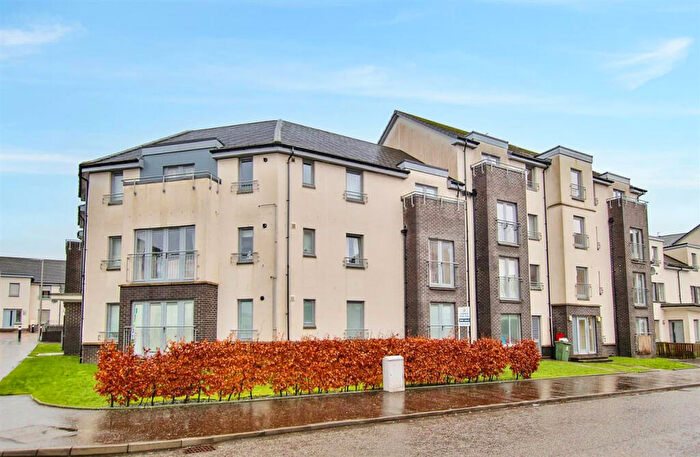 2 Bedroom Flat To Rent In Crookston Court, Larbert, FK5